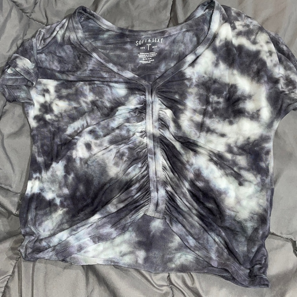 American Eagle Gray and White T-shirt